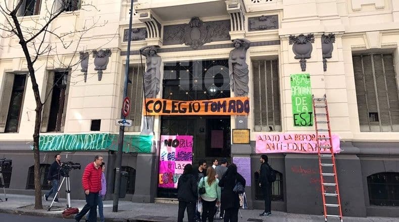 La ministra de Educación porteña recibe a representantes de los estudiantes que tomaron las escuelas