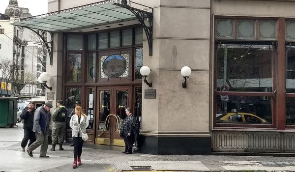 Allanan el Café de los Angelitos por presunto lavado de dinero y narcotráfico