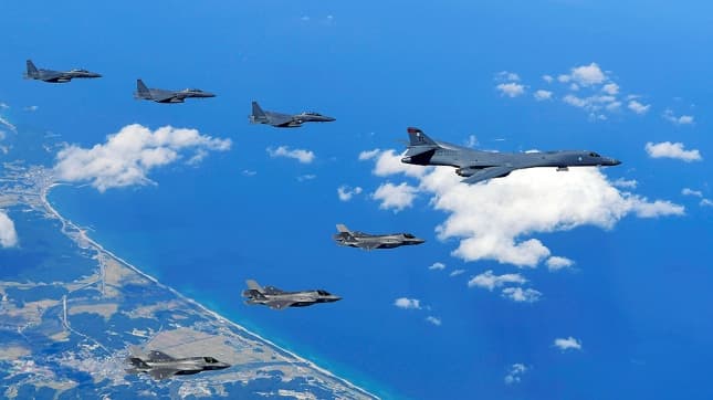 Bombarderos estadounidenses realizan nuevas maniobras en la península coreana