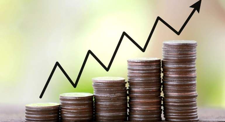 La economía llega a las elecciones en crecimiento y con inversión, pero el empleo no se recupera