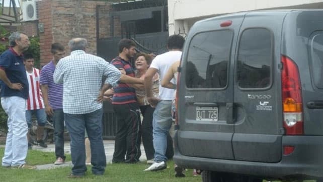 Un joven fue asesinado en un asalto y sus familiares lincharon al delincuente