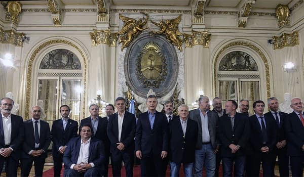 Macri presentó el acuerdo de productividad para energías renovables