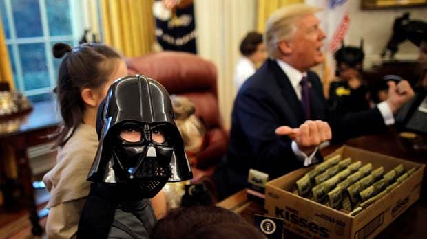 La desafortunada frase de Donald Trump ante un grupo de niños que celebraba Halloween