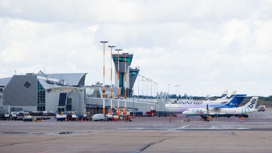 Una línea aérea generó un gran revuelo por pesar a los pasajeros antes de embarcar