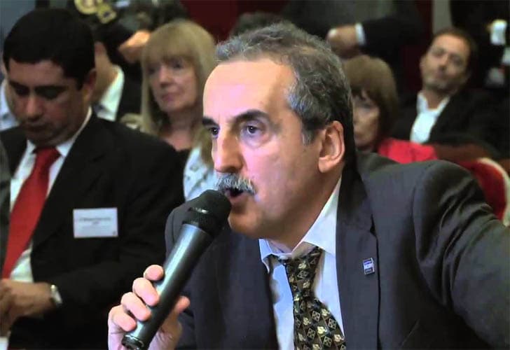 Procesaron a Guillermo Moreno por el día de los guantes de box en una asamblea de Papel Prensa