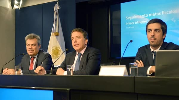 El déficit fiscal se redujo 47% en octubre y 6% en 10 meses