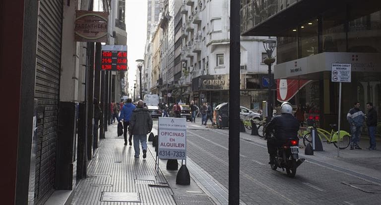 «Arbolitos legales»: ahora las casas de cambio podrán vender en la calle
