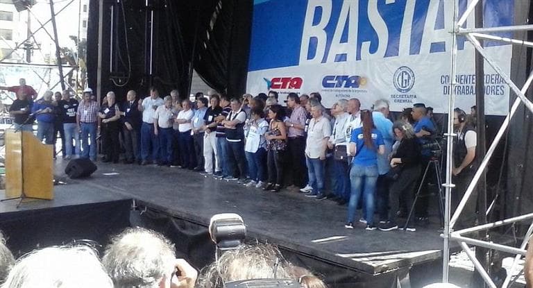 Sindicatos y organizaciones sociales marcharon al Congreso contra las reformas del Gobierno