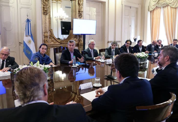 El Gobierno impulsa bajar 700 cargos políticos y 12 mil empleados