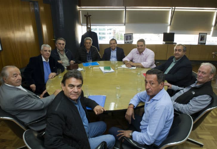 Los gremios quieren paritarias con un piso del 20%