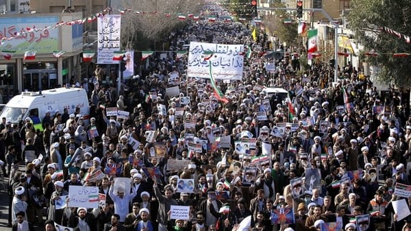 Después de 6 días de protestas opositoras y 21 muertos, Irán organizó una marcha «contra la violencia» al grito de «¡muerte a Israel!»