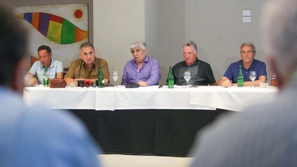 Moyano y Barrionuevo presionan a la CGT para una marcha de protesta