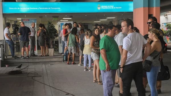 Fiebre amarilla: largas colas para vacunarse