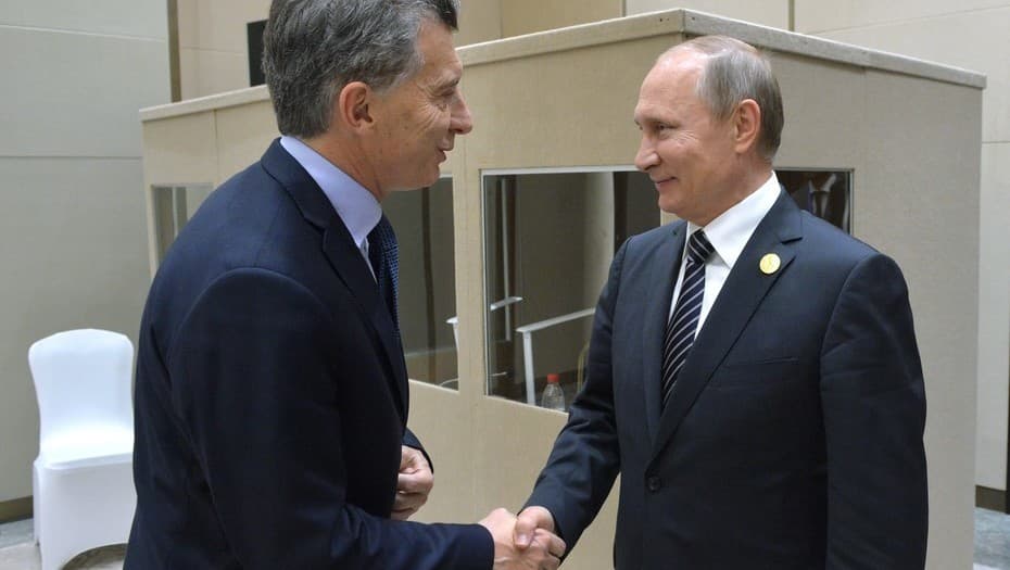 Mauricio Macri llega a una muy fría Moscú con el dilema de cómo vincularse con Vladimir Putin