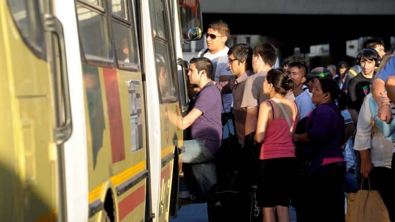 Cuatro avenidas porteñas cambian de mano y 14 líneas de colectivos modifican su recorrido