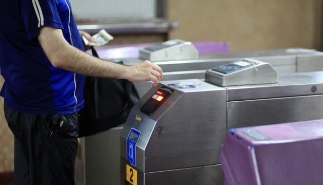 Sigue la bronca y liberan molinetes en la línea H de subtes