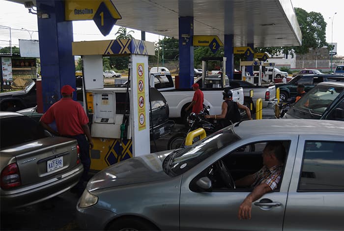 YPF aumentó casi 5% los precios de los combustibles