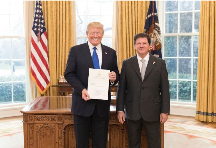El nuevo embajador argentino en EE.UU. entregó sus credenciales a Trump