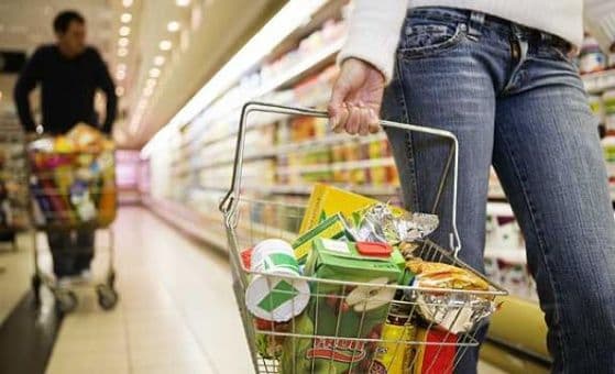 Una familia necesita $16.677 por mes para no ser pobre