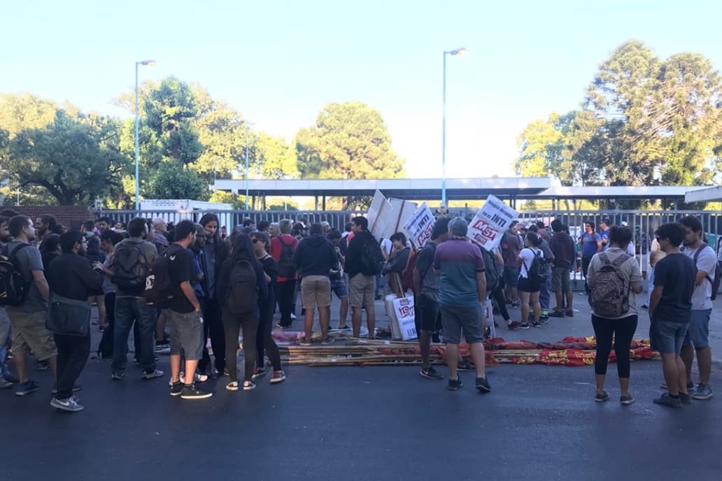 Trabajadores del INTI protestan contra despidos en General Paz y Constituyentes