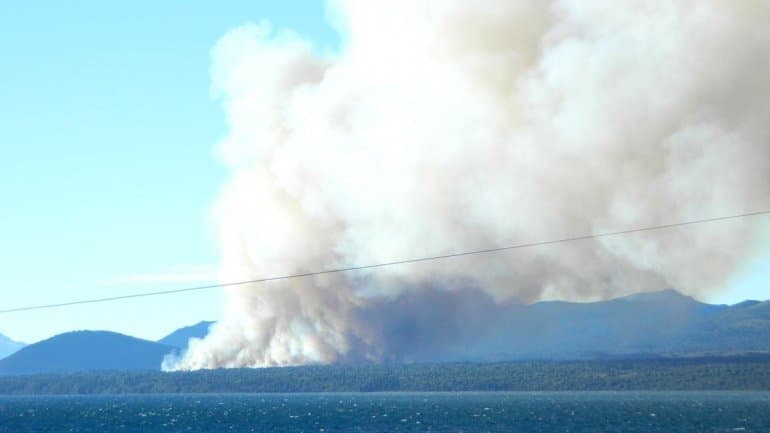 Se reavivó el incendio forestal en Villa La Angostura