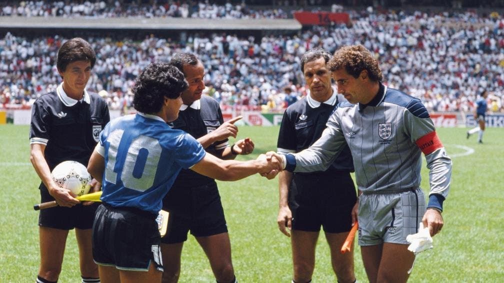 Peter Shilton le pone condiciones a Maradona para un reencuentro