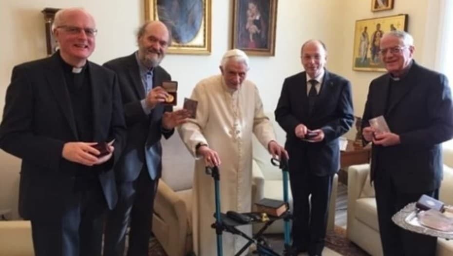Benedicto XVI se prepara para la muerte