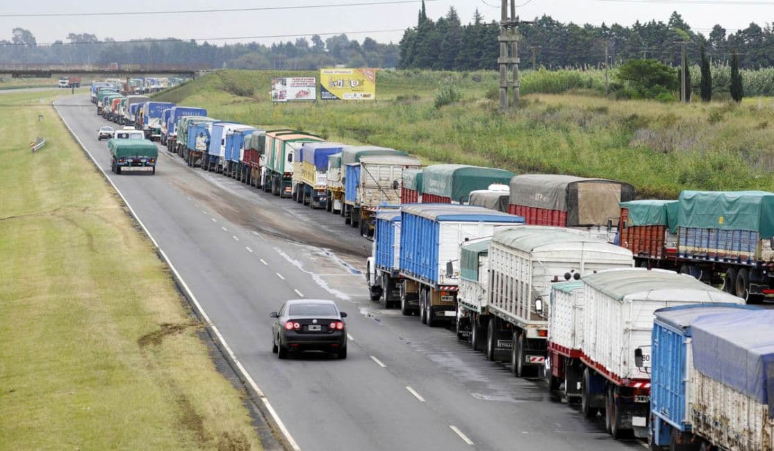 Acuerdan una suba del 12% para las tarifas del autotransporte de granos