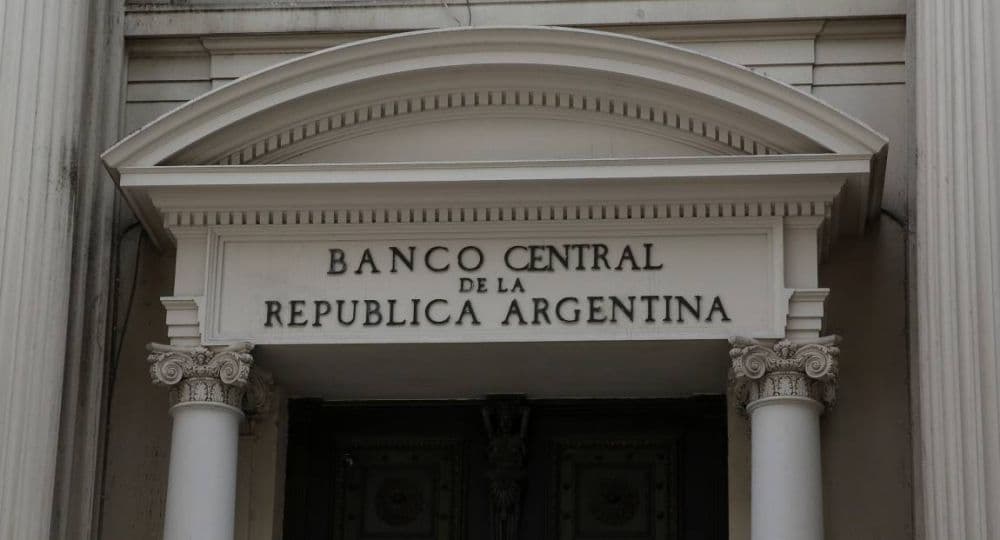 Cauteloso por inflación, el BCRA le puso una pausa a la baja de la tasa y la mantuvo en el 27,25%