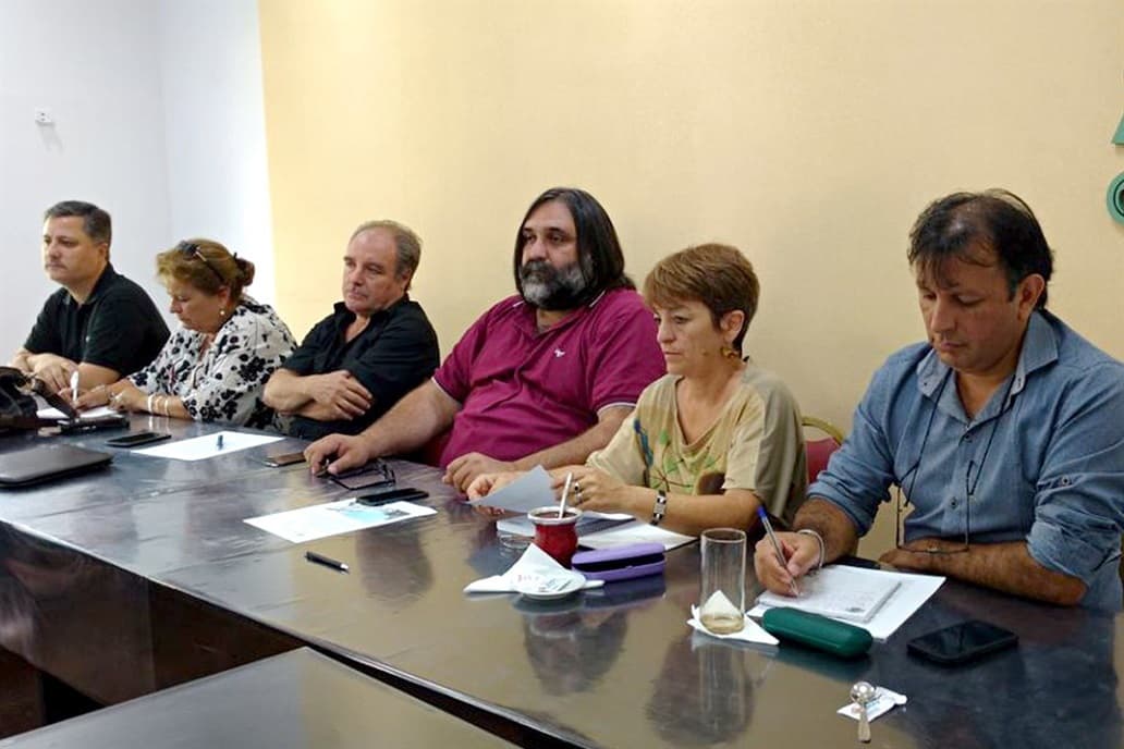 Vidal ofreció el 15% sin cláusula gatillo y un plus para unos 50 mil docentes que no faltaron en 2017