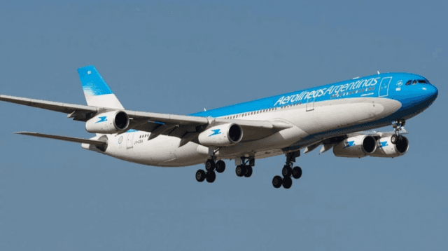 Pasajeros de Aerolíneas Argentinas se sorprendieron al “escuchar” a Homero Simpson