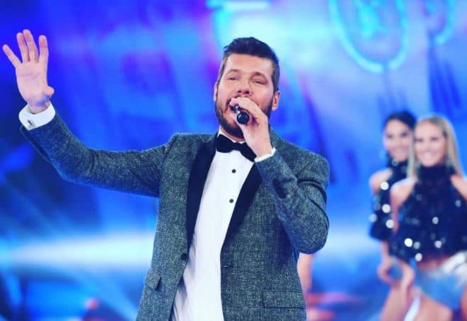 Un mediático futbolista podría ser parte del Bailando 2018