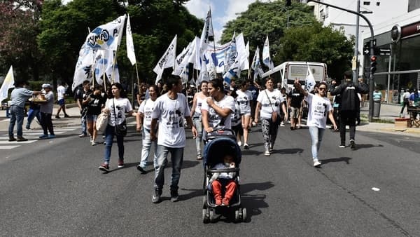 Comenzó la concentración de Camioneros y el kirchnerismo en el centro porteño