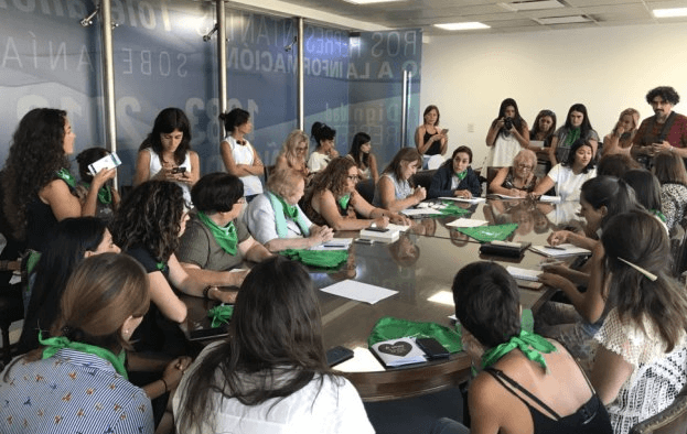Pedirán sesión especial para tratar el aborto legal en Diputados