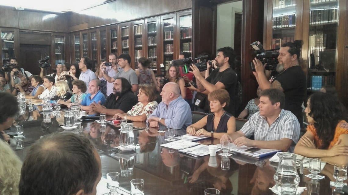 Vidal subió la oferta por presentismo, pero los docentes la rechazaron