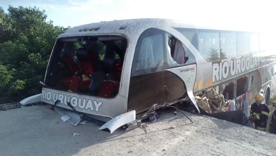 Chocó un micro en el que iba un equipo infantil en Entre Ríos: hay dos muertos y 10 heridos