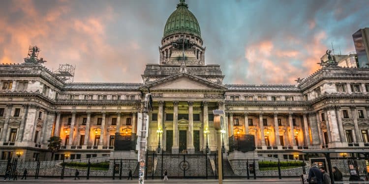 Antes de comenzar las sesiones, los senadores ya canjean pasajes por más de $70 mil al mes