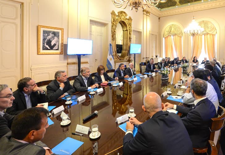 Ajuste en el Estado: oficializan el recorte de cargos en ministerios