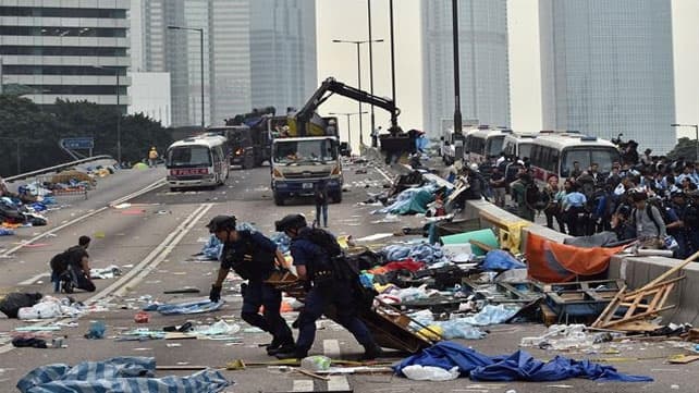 La policía desmanteló el campamento de protestas en Hong Kong