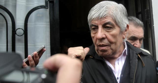 Más complicaciones para Hugo Moyano: investigan a una empresa textil vinculada al gremio de Camioneros