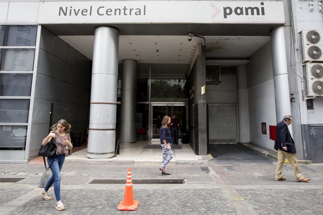 El Gobierno resolvió modificar el modelo de compra de medicamentos para el PAMI