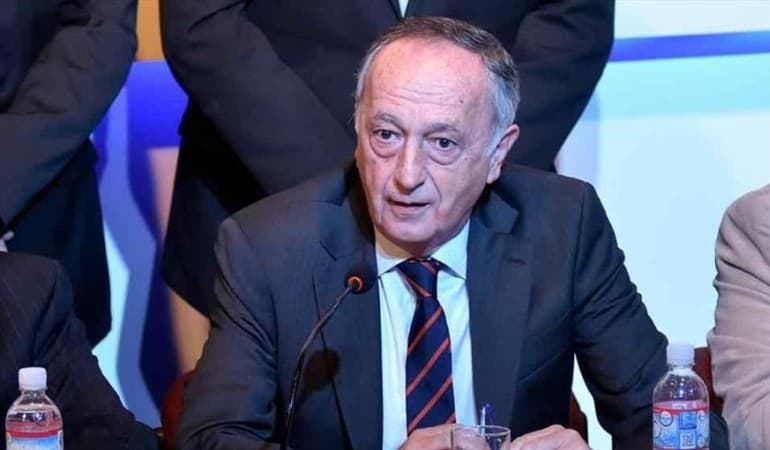 El Gobierno llama a la UIA para calmar la pelea por inversiones e importaciones