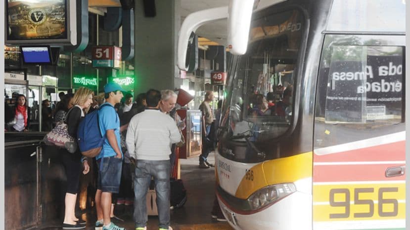 Paritarias: los choferes de larga distancia también cerraron 15% con revisión