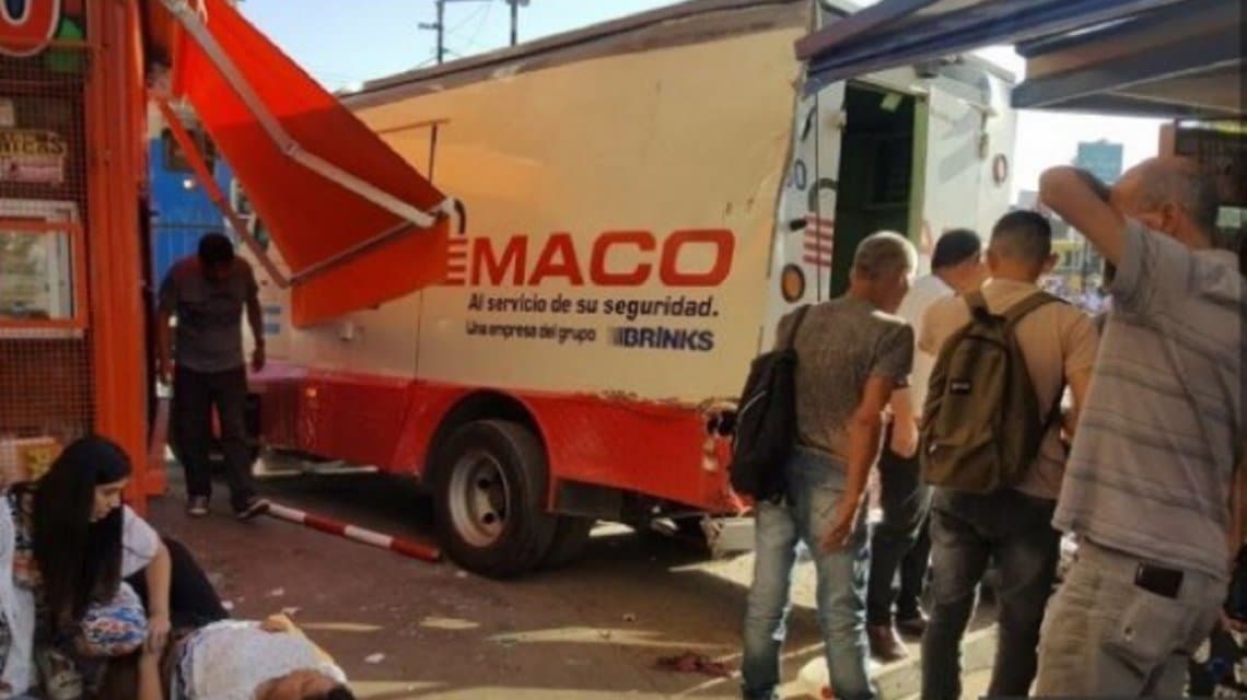 San Miguel: una mujer entregó a la policía $300 mil pesos robados por su marido