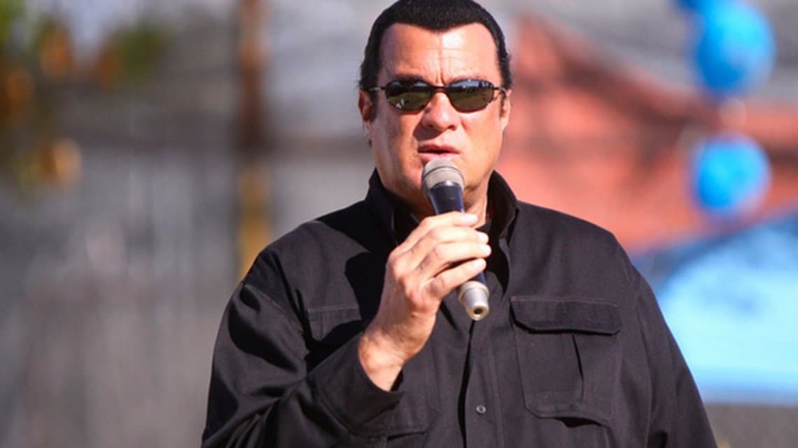 Violación y abuso de menores: el relato de las presuntas víctimas de Steven Seagal