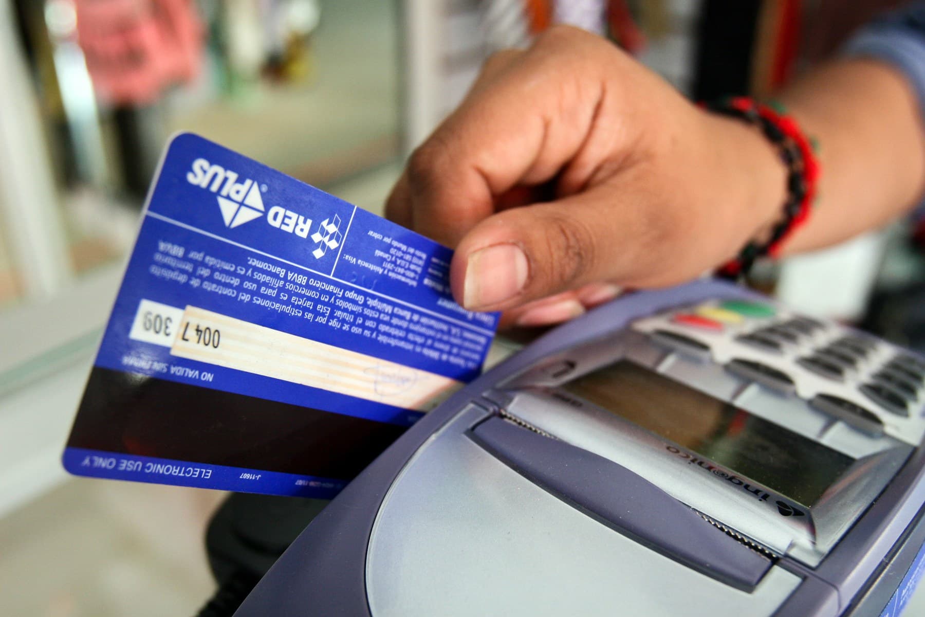 En una semana, todos los comercios deberán aceptar tarjeta de débito