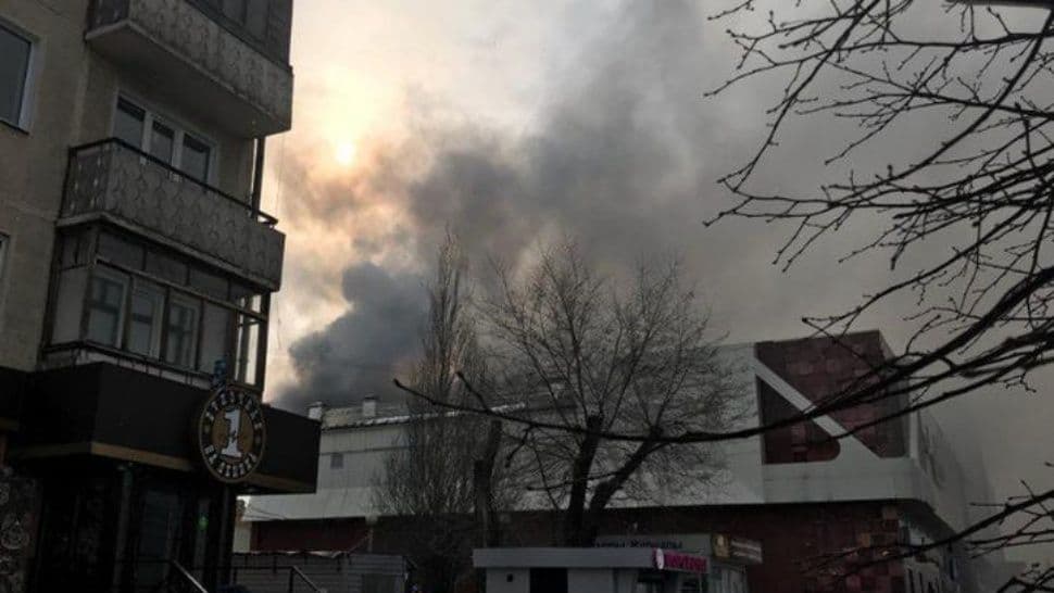 Tres nenes y una mujer mueren en infernal incendio en shopping de Rusia