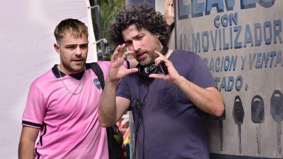 Peter Lazani sorprendió con su nuevo look y ya no se parece en nada a un «Casi Ángel»