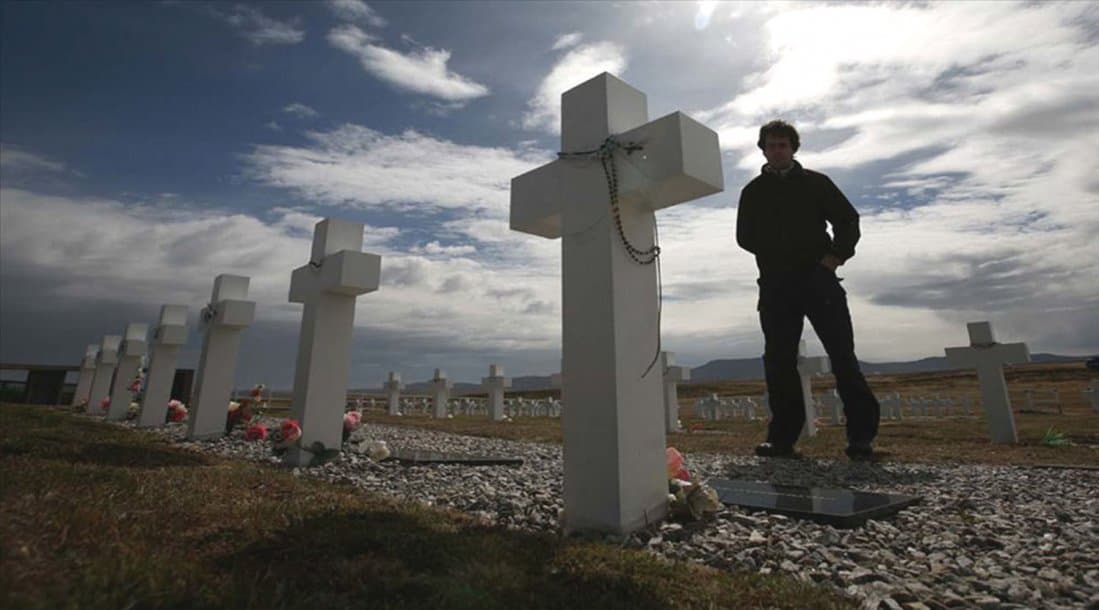 Prohibieron banderas argentinas en el cementerio de Malvinas