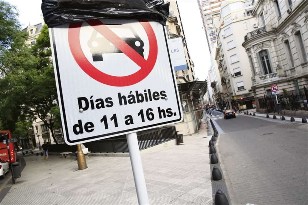A partir de hoy se necesitará una licencia especial para circular en auto por microcentro